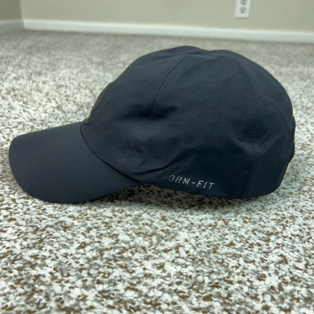 Nike Golf Mens Hat Cap Adjustable Black Storm-FIT Golf Waterproof Nylon One Size